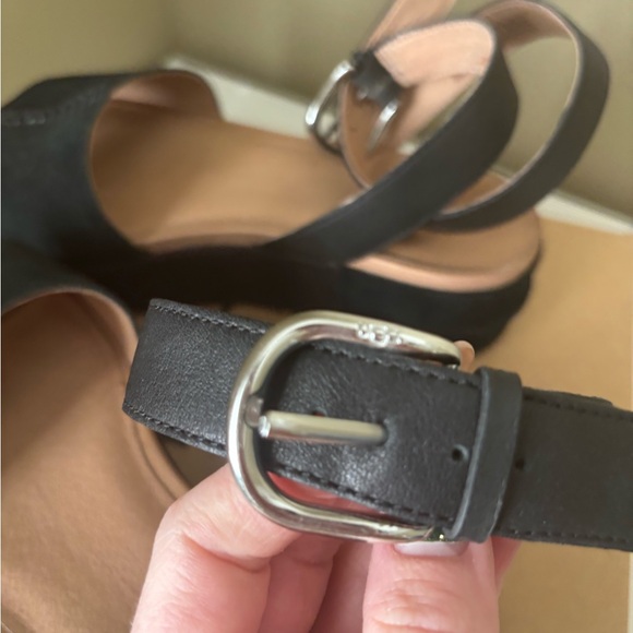 UGG Platform Sandals - Picture 6 of 6